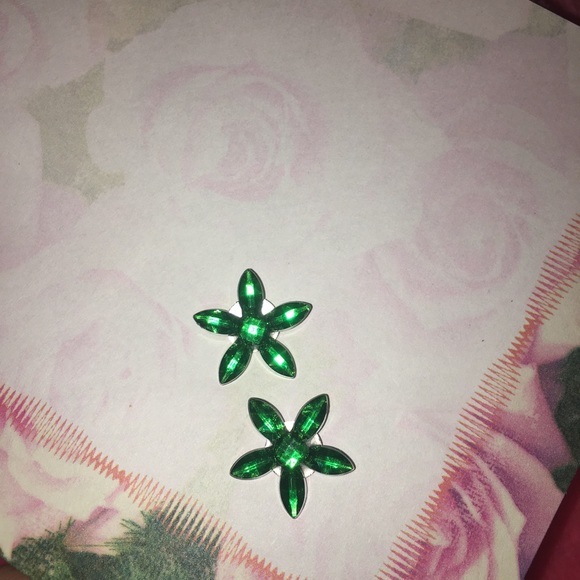 Green crystal flower earrings New - Picture 1 of 3